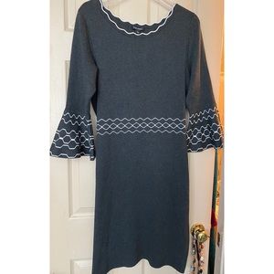 Roz & Ali Grey and white knit dress with scalloped neck.